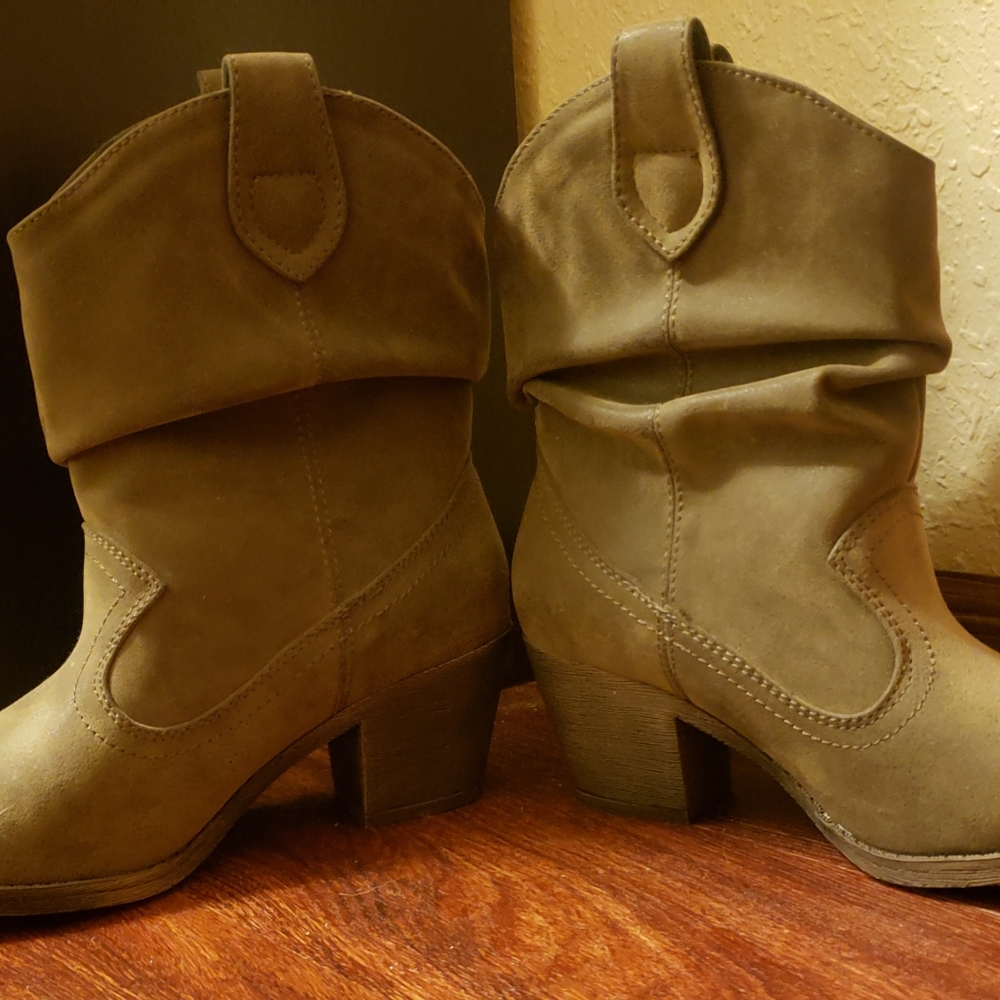 Rocketdog Taupe Cowboy Boots (tried on once inside) US 8.5